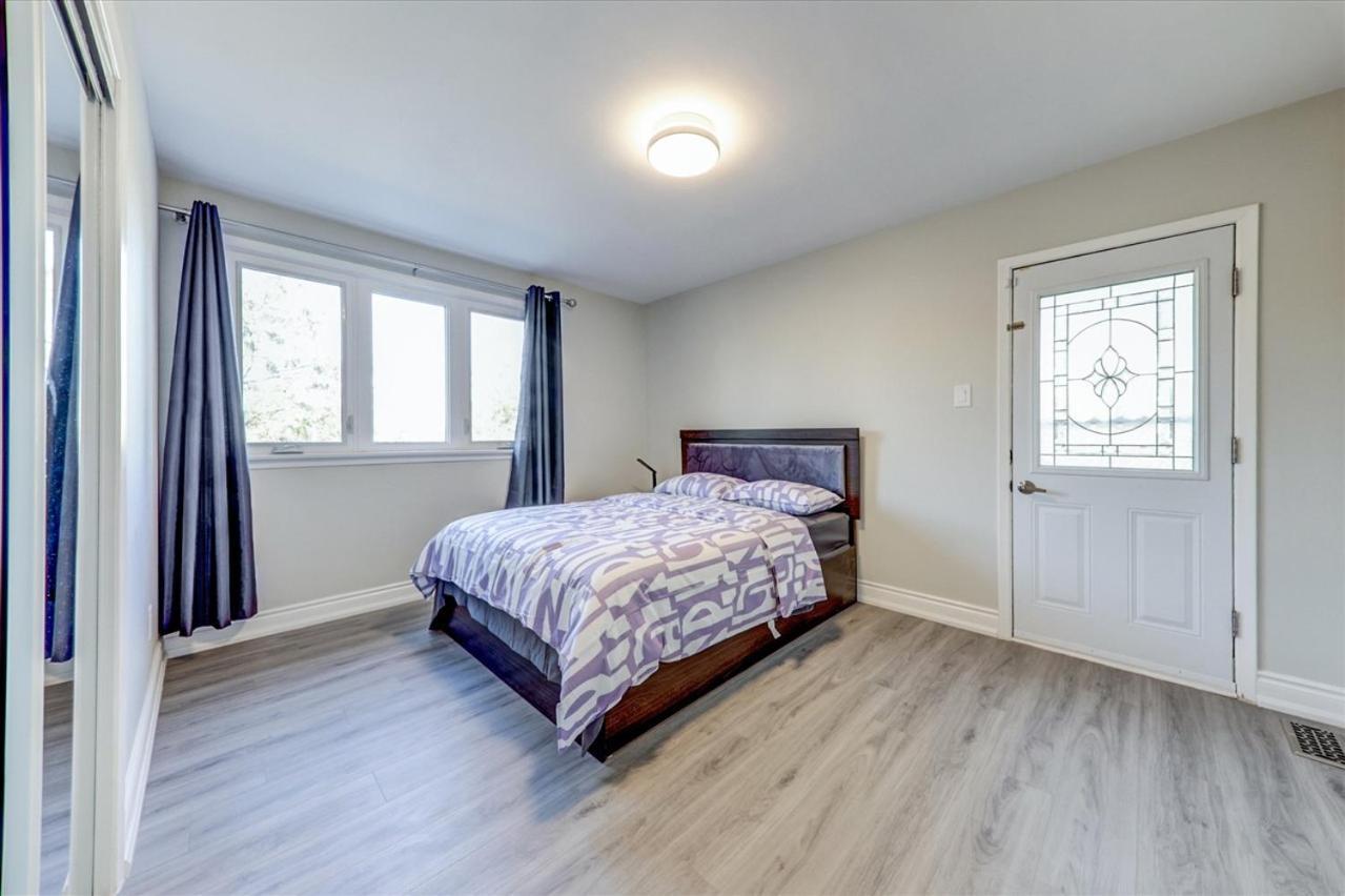 Stunning 7 Bedroom Rougeview Home With 2 Kitchens, 5 Bathrooms, Amazing Backyard & 8-Car Parking Toronto Ngoại thất bức ảnh