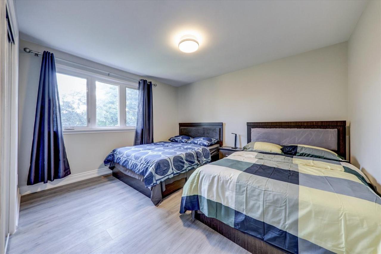 Stunning 7 Bedroom Rougeview Home With 2 Kitchens, 5 Bathrooms, Amazing Backyard & 8-Car Parking Toronto Ngoại thất bức ảnh