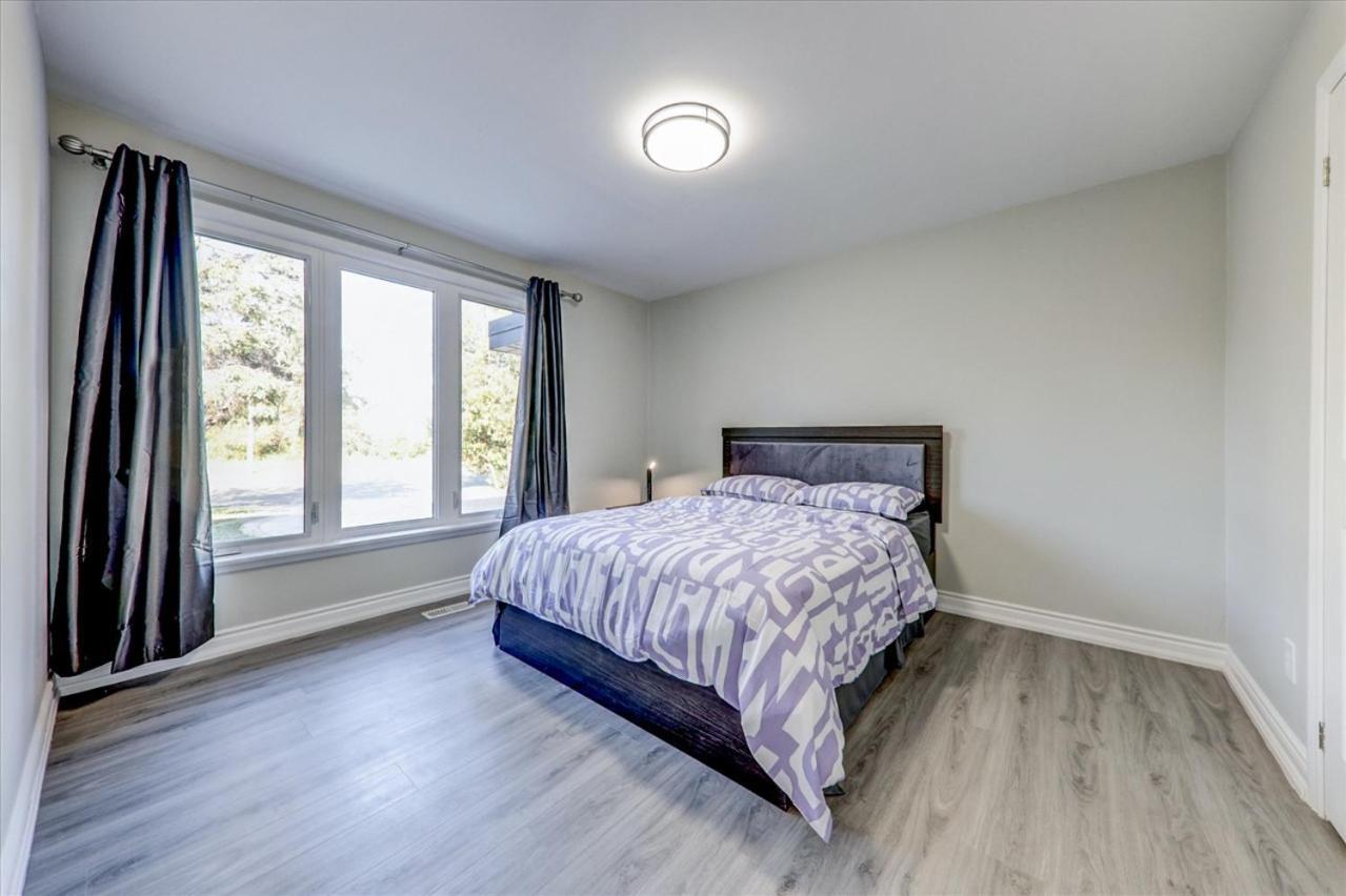 Stunning 7 Bedroom Rougeview Home With 2 Kitchens, 5 Bathrooms, Amazing Backyard & 8-Car Parking Toronto Ngoại thất bức ảnh