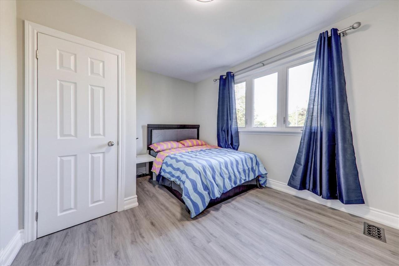 Stunning 7 Bedroom Rougeview Home With 2 Kitchens, 5 Bathrooms, Amazing Backyard & 8-Car Parking Toronto Ngoại thất bức ảnh