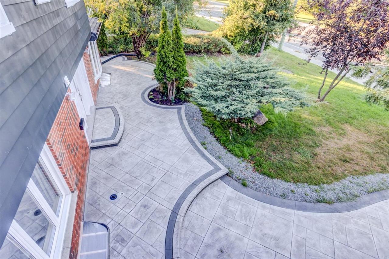 Stunning 7 Bedroom Rougeview Home With 2 Kitchens, 5 Bathrooms, Amazing Backyard & 8-Car Parking Toronto Ngoại thất bức ảnh